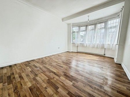 3 bedroom House To Rent Total Size: 1023 SQ FT - Photo 5