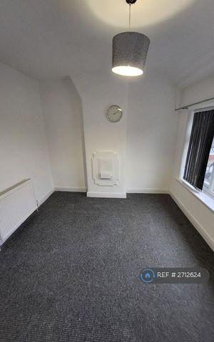 2 bedroom semi-detached house to rent - Photo 5