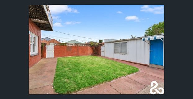 Original Gem with Separate Studio or Office space! - Photo 1