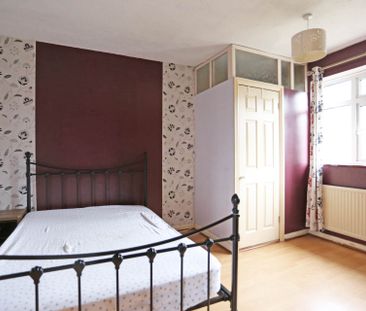 Price £2,200 pcm - Available Now - Part Furnished - Photo 5