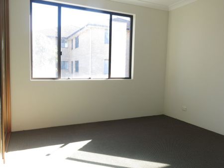 IMMACULATE 2 BEDROOM UNIT - WALK TO STATION - Photo 4