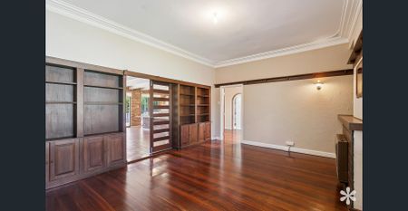 Stunning Family Home - Photo 2