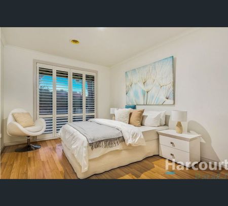 1/8 Bradley Court, Mill Park, Vic 3082 - Photo 2