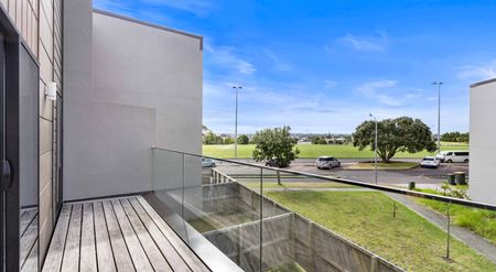 Modern Living - Spacious Four-Bedroom Townhouse - Photo 2