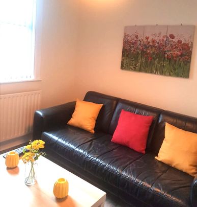 Kirkstall Avenue Room 4 - Photo 1