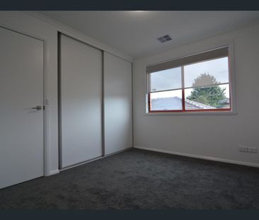 Stylish, Spacious Townhouse – Close to Yarraville Village! - Photo 1