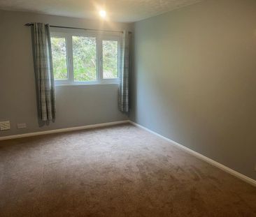 3 bedroom flat to rent - Photo 2