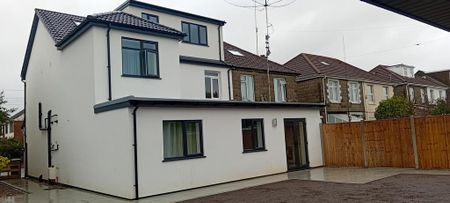 1 bedroom in a house share to rent - Photo 2