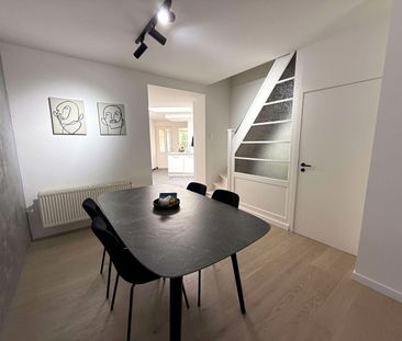 Recent gerenoveerd en volledig gemeubeld rijhuis met tuin te huur - Photo 2