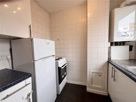 Eastmead, Farnborough, Hampshire, GU14 - Photo 5