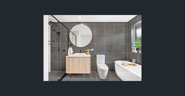 Stylish 5 Bedroom Family Home - Photo 1