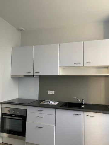 Location Appartement 1 pièce 25m² ANGOULEME 16000 - Photo 2
