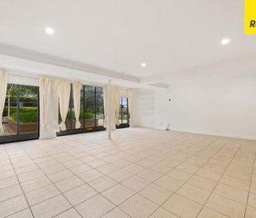 Luxurious Family Living With The Wow Factor! - Photo 3