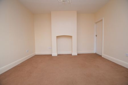 3 Bedroom Semi-Detached House - Photo 2