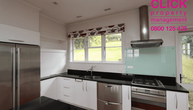 Modern open plan living town house - Photo 1