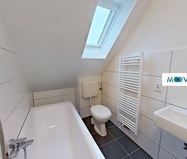 Gemütliche 2-Zimmer-Dachgeschosswohnung mit Wohnküche und Wannenbad - Photo 1