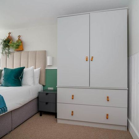 2 bedroom serviced apartment to rent - Photo 2