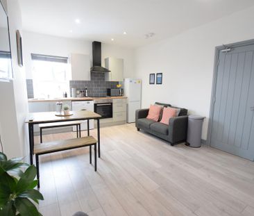 2 bedroom ground floor flat to rent - Photo 2