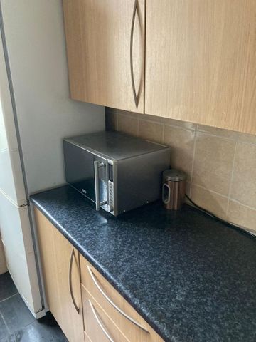 1 bedroom in a flat share to rent - Photo 5