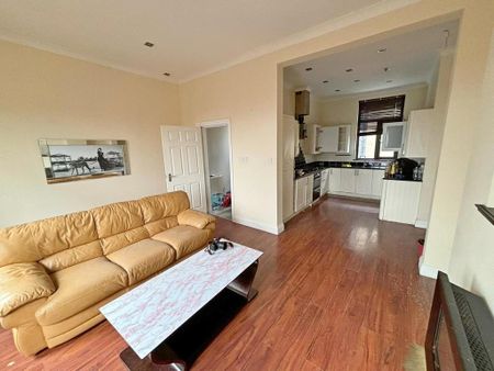 3 bedroom flat to rent - Photo 2