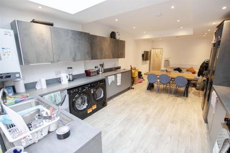 6 bedroom house to rent - Photo 2