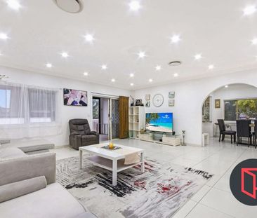 UPDATED SPACIOUS 5-BEDROOM FAMILY HOME - Photo 2