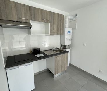 T2 AVEC BALCON ET DEUX PARKINGS - Photo 3