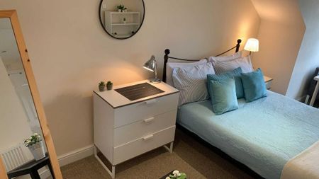 1 bedroom in a house share to rent - Photo 3