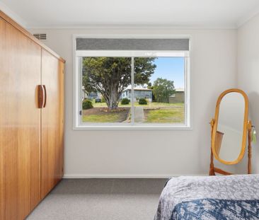 Immaculate 3 Bedroom Home - Photo 5