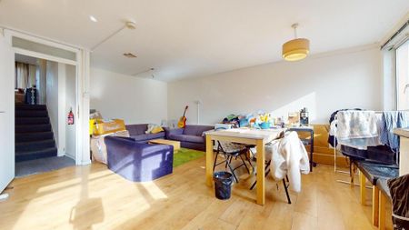 4 bedroom flat to rent - Photo 2