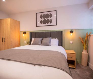 Double Ensuite Room in Luxury Modern HMO in Gladys Avenue, North En... - Photo 6