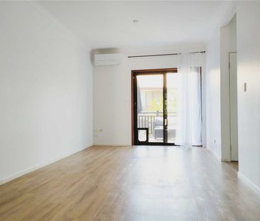 Newly renovated and furnished 3bedroom townhouse available in early... - Photo 1