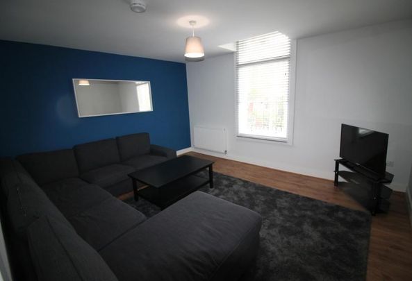 8 bedroom townhouse to rent - Photo 1