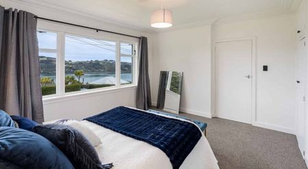 Stunning Harbour Views & Recently Renovated - Photo 2