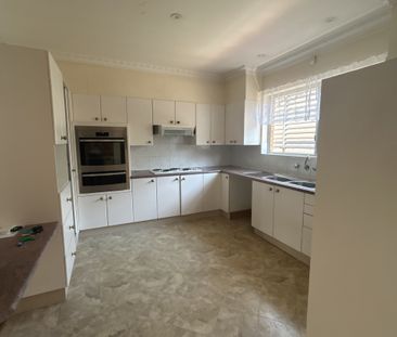 35 Cuthbert Circuit, Wanniassa, ACT 2903 - Photo 5