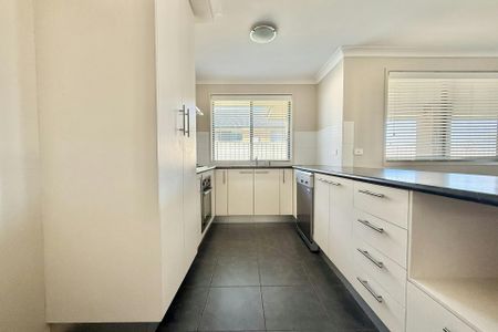 Spacious 4-Bedroom Family Home - Photo 4