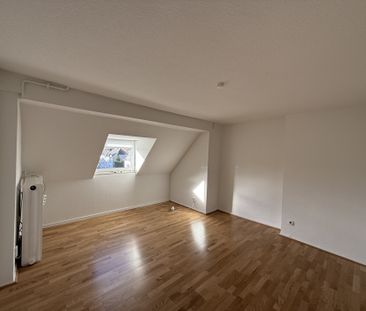 Wohnen mit Blick auf das Bismarckviertel – charmante 3-Zimmer-Dachg... - Photo 1