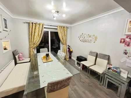 4 bedroom semi-detached house to rent - Photo 5