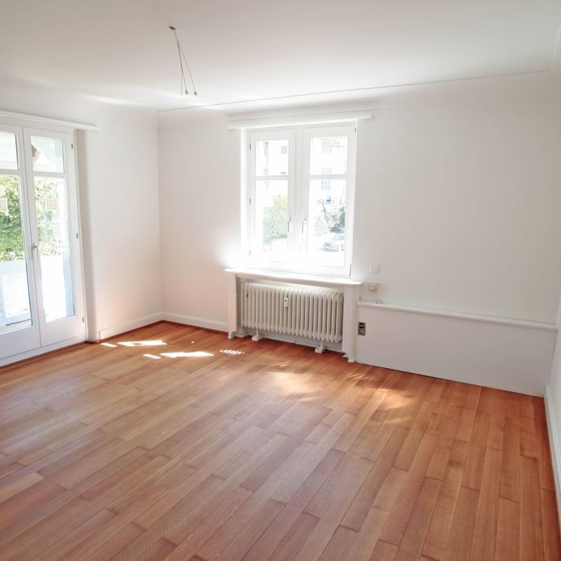 Stilvolle, kernsanierte 3.5-Zimmerwohnung im EG einer charmanten Villa an ruhiger Lage - Foto 2