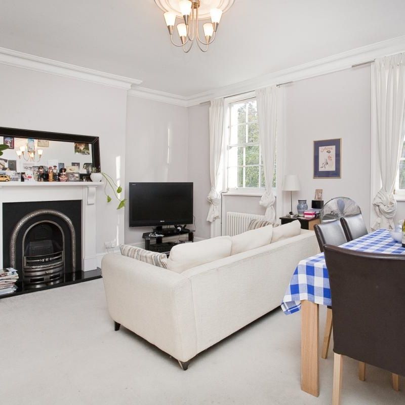2 Bed Flat, Myddelton Square, EC1R - Photo 1