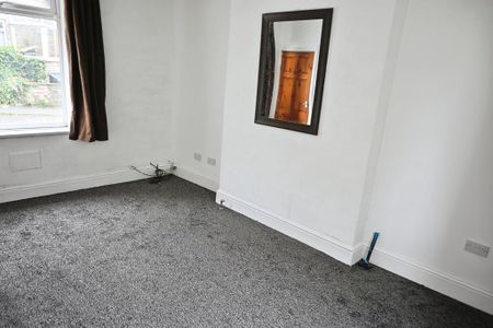 2 bedroom end of terrace house to rent - Photo 4