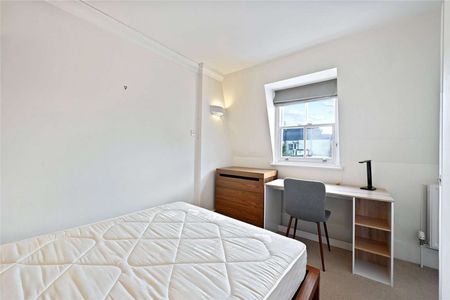 A spacious 3 bedroom duplex apartment, arranged over the upper 2 floors in this central location - Photo 4