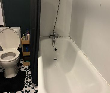 £750 PCM, Spacious One Bedroom First Floor Flat in Custom House, Do... - Photo 3