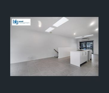 Modern 2-Bedroom Townhouse With Carport in Clyde - Photo 2