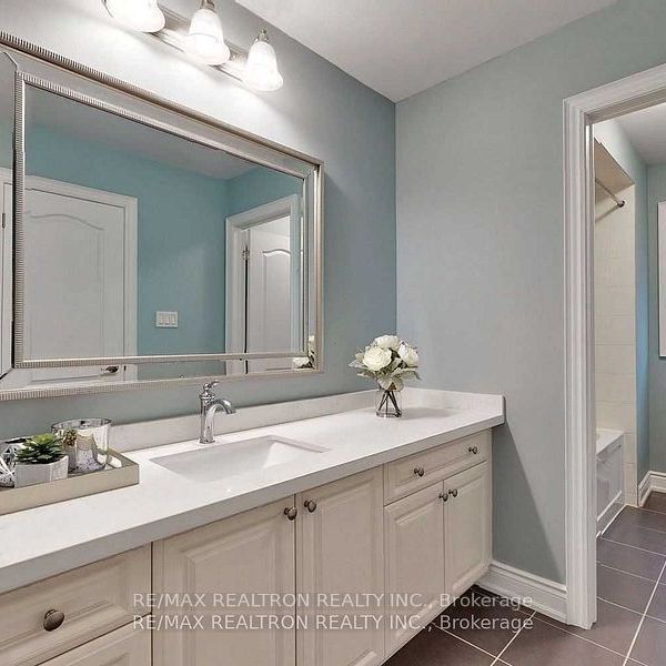 For Lease - 18 Love Court Unit# 3rd Floor Bedroom, Richmond Hill, Ontario - Photo 1