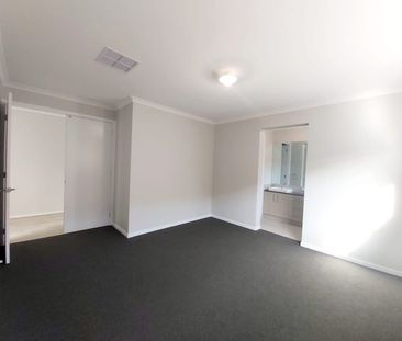Four Bedroom In Great Location!! - Photo 5