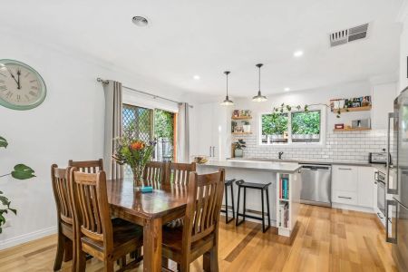 Modern low maintenance living in a prime location. - Photo 3