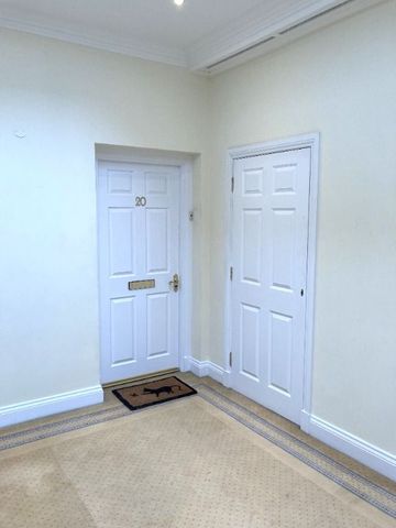 3 bedroom flat to rent - Photo 4