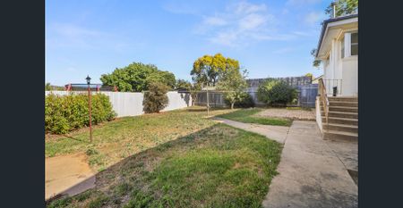 Spacious 3-Bedroom Home + Workshop/Storage – Perfect for Families! - Photo 5