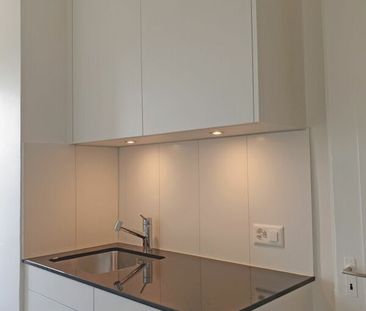 quiet, bright apartment with balcony - Photo 1